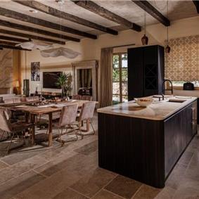  4 Bedroom Villa with Infinity Pool near Rovinj, Istria, Sleeps 8